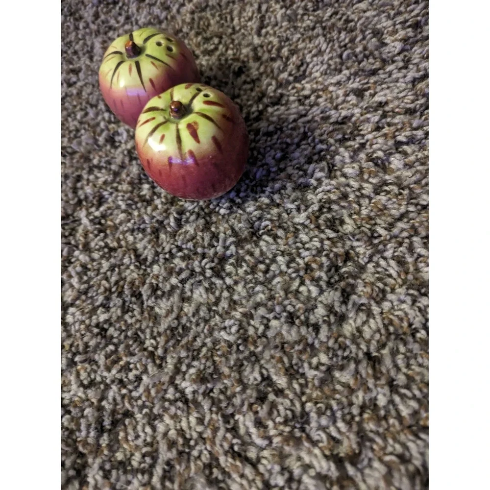 Apple Salt and Pepper Shakers Vintage Ceramic Made in‎ Japan 1.5